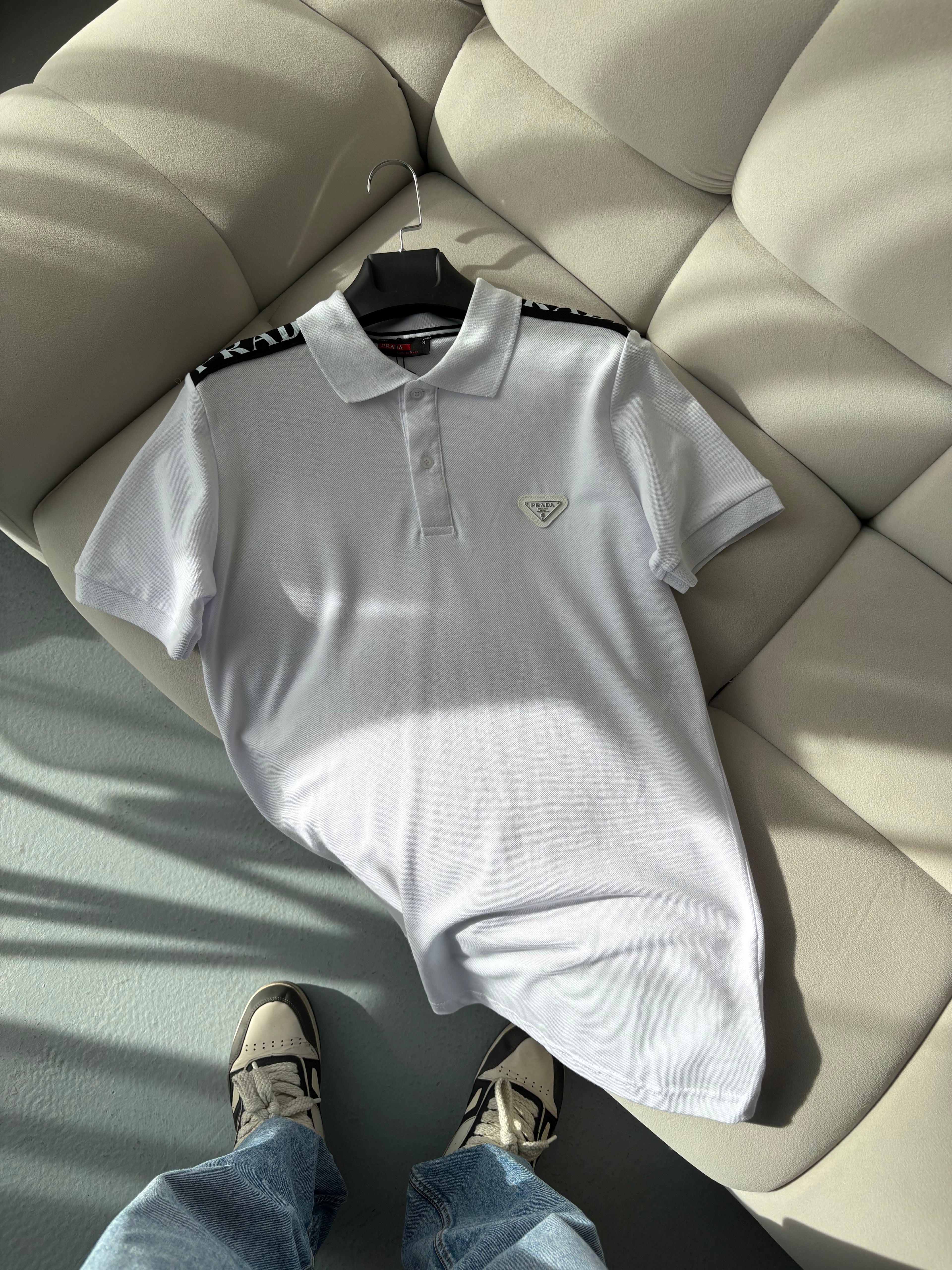 Prada Beyaz Omuz Yazılı Polo Yaka T-shirt